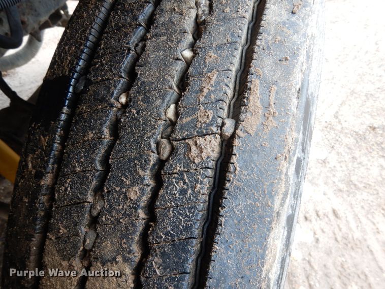 image for item DC2084 2005 GMC C6500  water truck