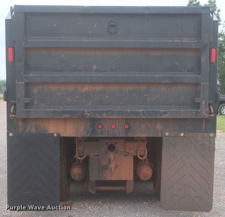 image for item DJ2387 2002 International 7400  dump truck