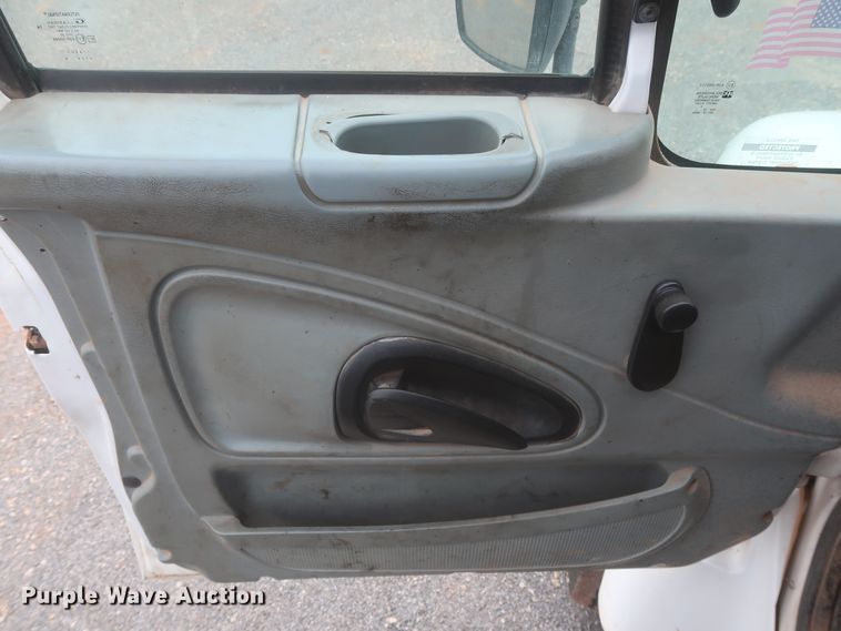 image for item DJ2387 2002 International 7400  dump truck