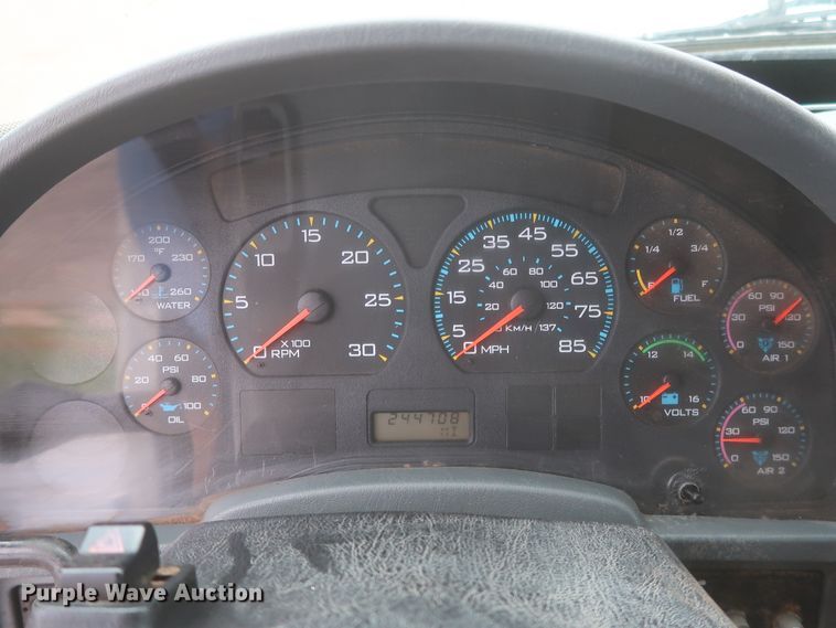 image for item DJ2387 2002 International 7400  dump truck