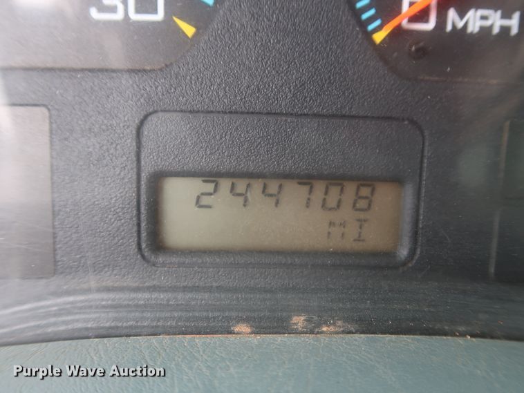 image for item DJ2387 2002 International 7400  dump truck