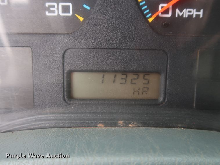 image for item DJ2387 2002 International 7400  dump truck