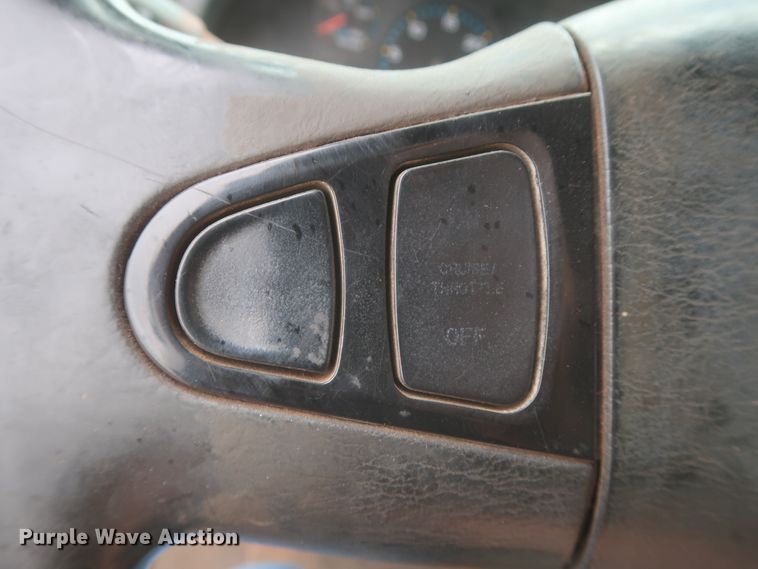 image for item DJ2387 2002 International 7400  dump truck