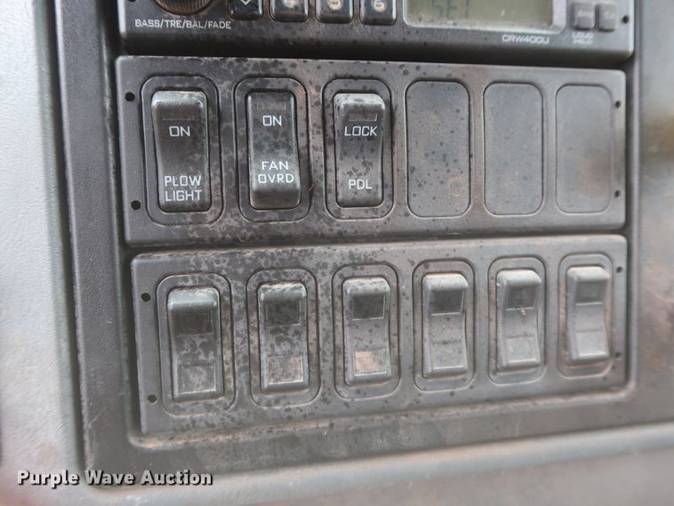 image for item DJ2387 2002 International 7400  dump truck