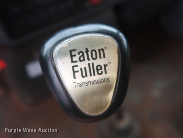 image for item DJ2387 2002 International 7400  dump truck