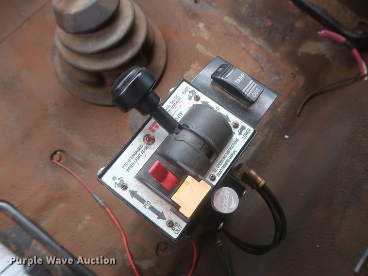 image for item DJ2387 2002 International 7400  dump truck