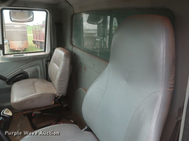 image for item DJ2387 2002 International 7400  dump truck