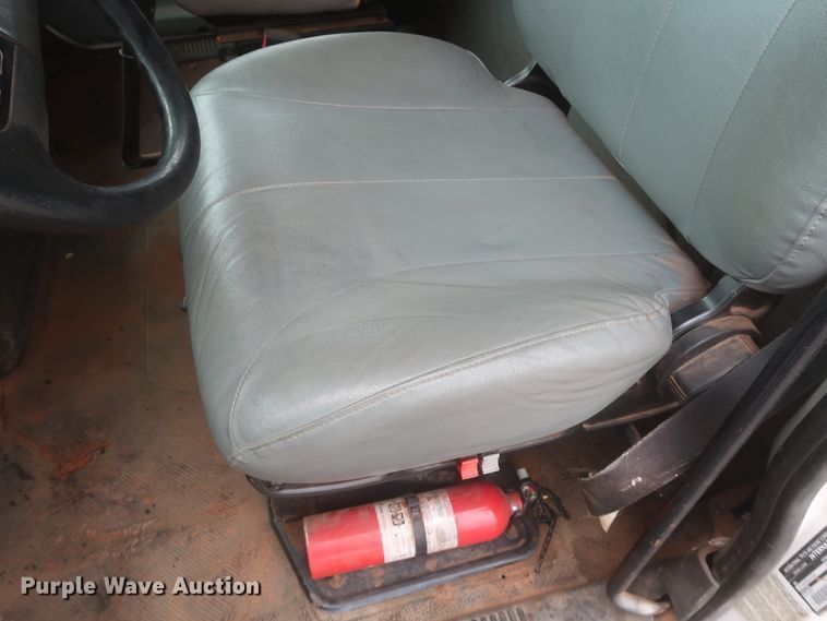 image for item DJ2387 2002 International 7400  dump truck