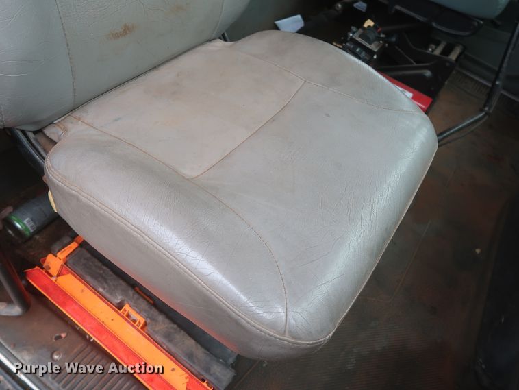 image for item DJ2387 2002 International 7400  dump truck