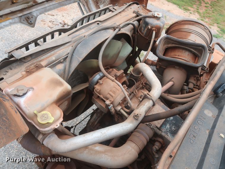 image for item DJ2387 2002 International 7400  dump truck