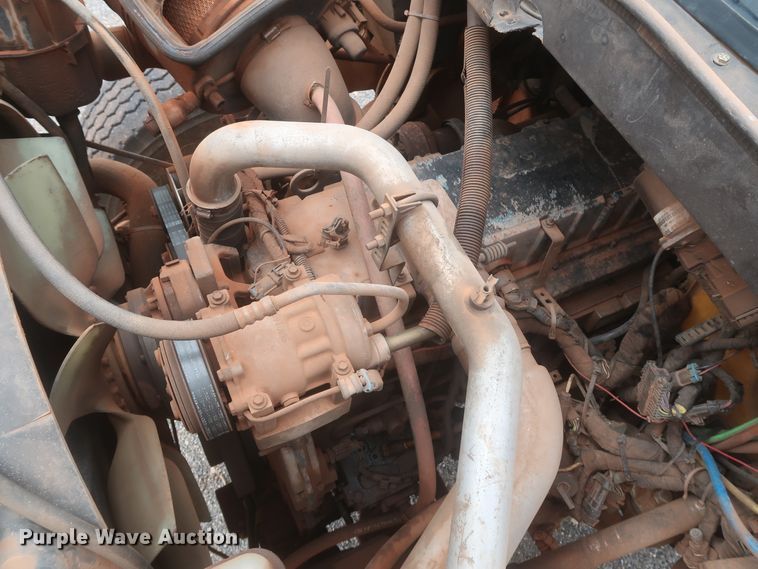 image for item DJ2387 2002 International 7400  dump truck