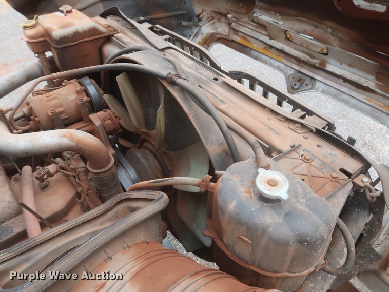 image for item DJ2387 2002 International 7400  dump truck