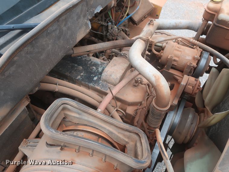 image for item DJ2387 2002 International 7400  dump truck