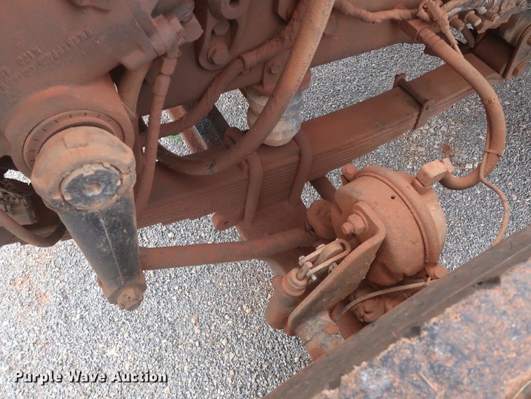 image for item DJ2387 2002 International 7400  dump truck