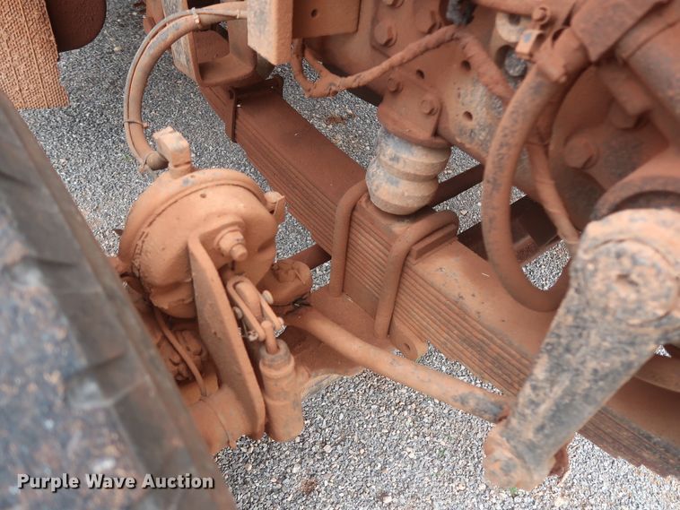 image for item DJ2387 2002 International 7400  dump truck