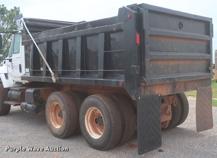 image for item DJ2387 2002 International 7400  dump truck