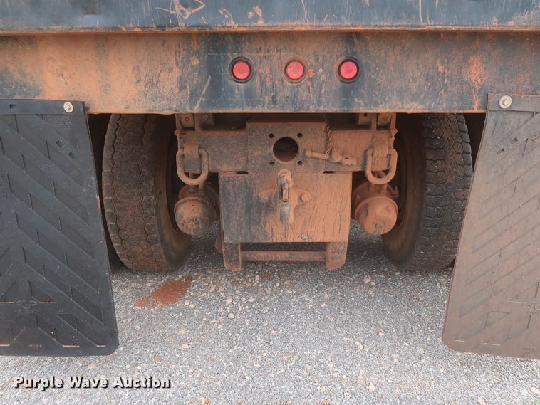 image for item DJ2387 2002 International 7400  dump truck