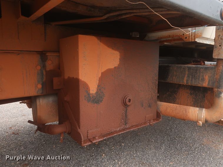 image for item DJ2387 2002 International 7400  dump truck