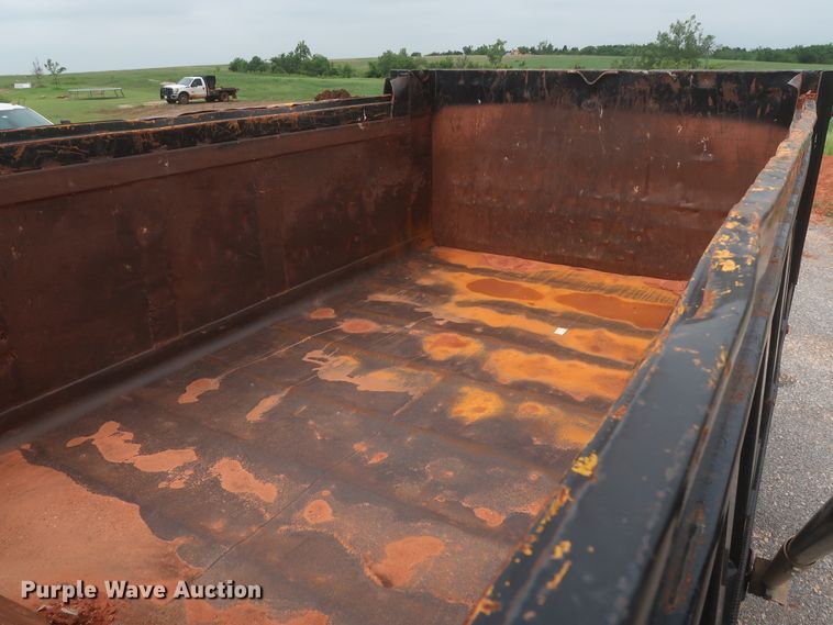 image for item DJ2387 2002 International 7400  dump truck