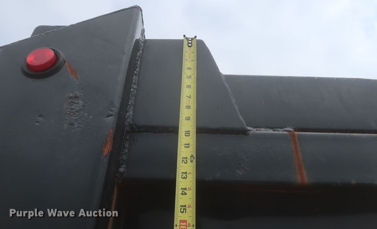 image for item DJ2387 2002 International 7400  dump truck