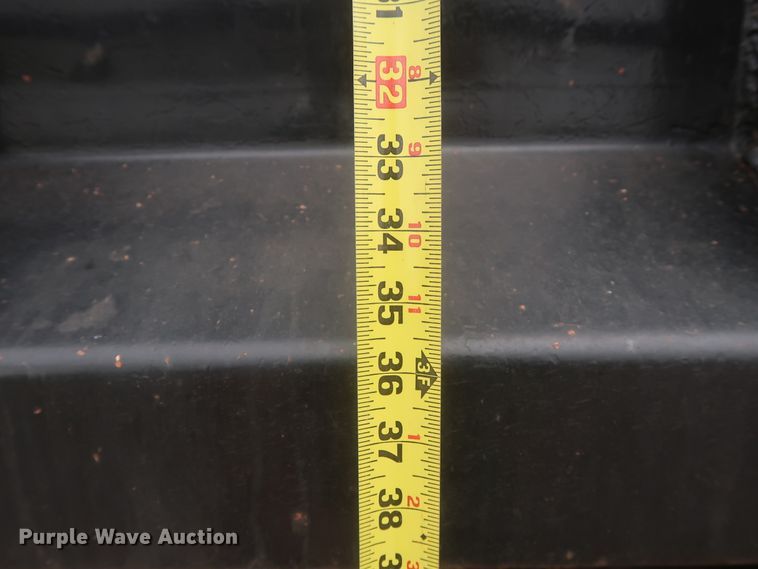 image for item DJ2387 2002 International 7400  dump truck