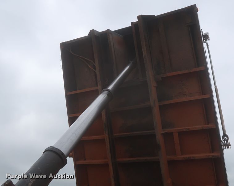 image for item DJ2387 2002 International 7400  dump truck