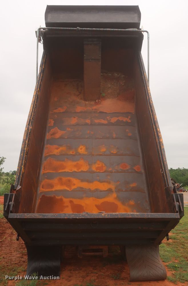 image for item DJ2387 2002 International 7400  dump truck