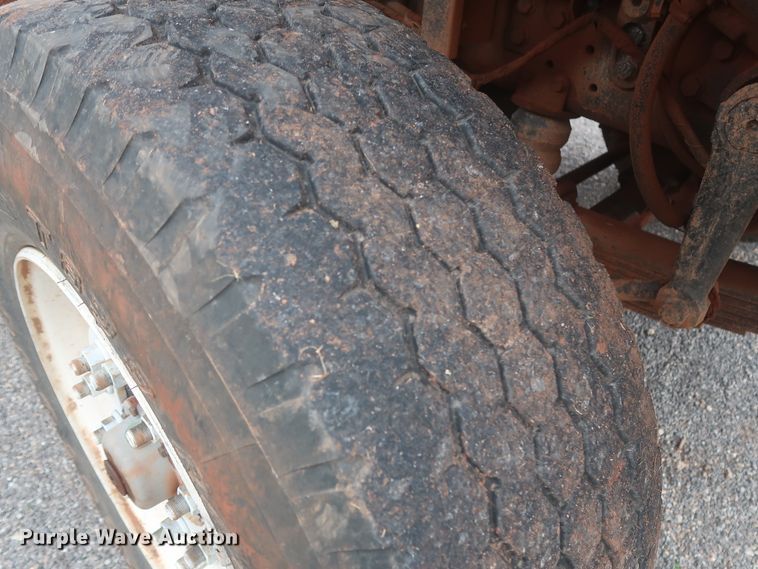 image for item DJ2387 2002 International 7400  dump truck