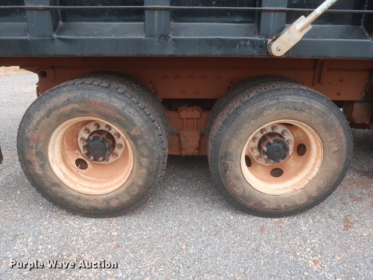 image for item DJ2387 2002 International 7400  dump truck