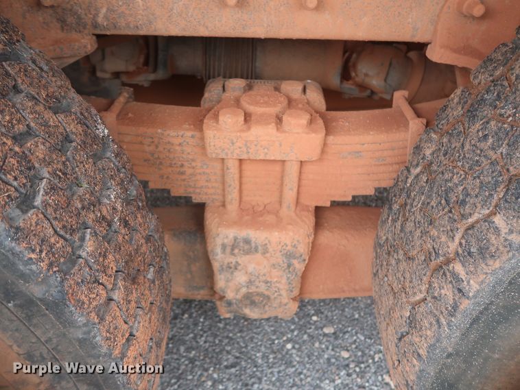 image for item DJ2387 2002 International 7400  dump truck