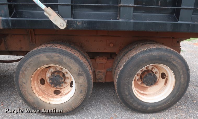 image for item DJ2387 2002 International 7400  dump truck