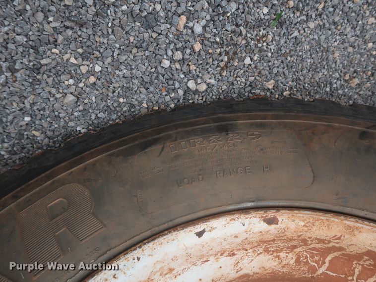 image for item DJ2387 2002 International 7400  dump truck