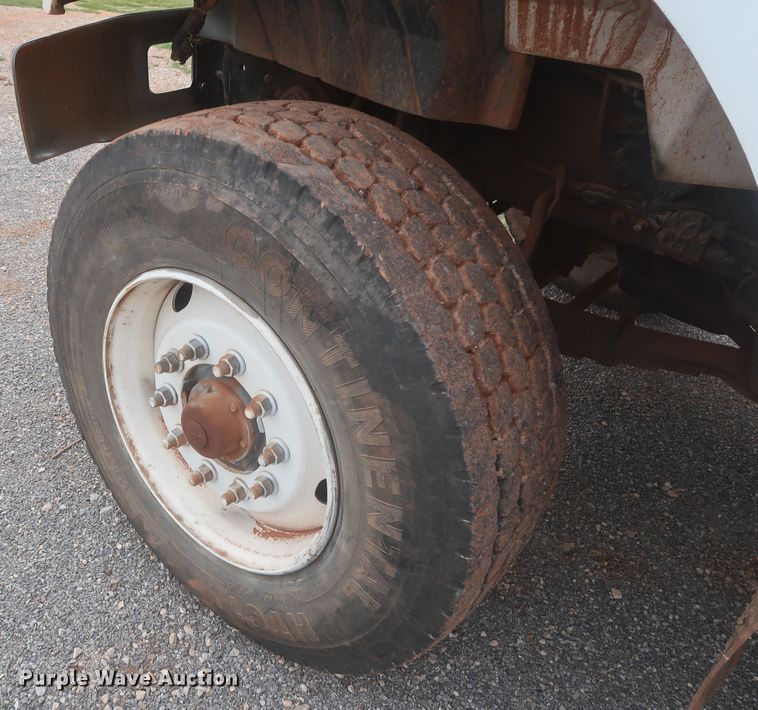 image for item DJ2387 2002 International 7400  dump truck