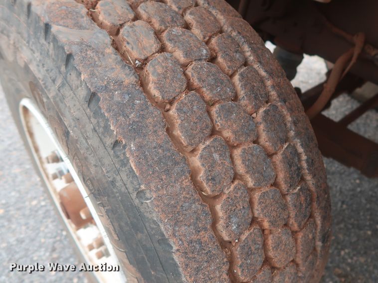 image for item DJ2387 2002 International 7400  dump truck