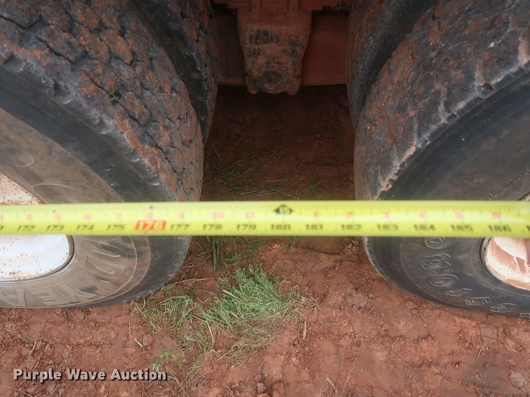 image for item DJ2387 2002 International 7400  dump truck