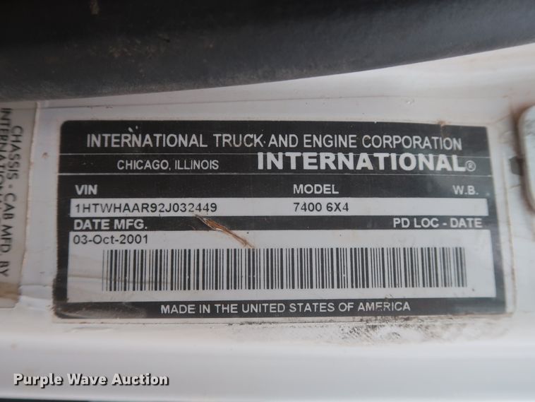 image for item DJ2387 2002 International 7400  dump truck