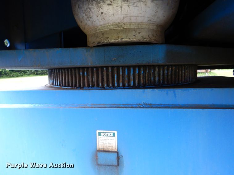 image for item DK5698 1999 Genie S-60  boom lift