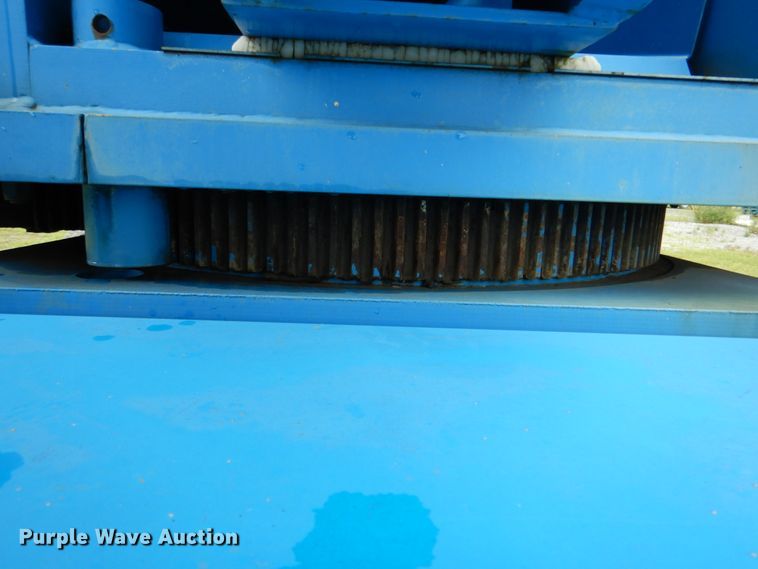 image for item DK5698 1999 Genie S-60  boom lift