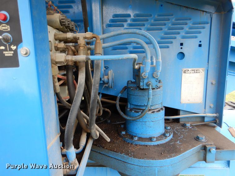 image for item DK5698 1999 Genie S-60  boom lift