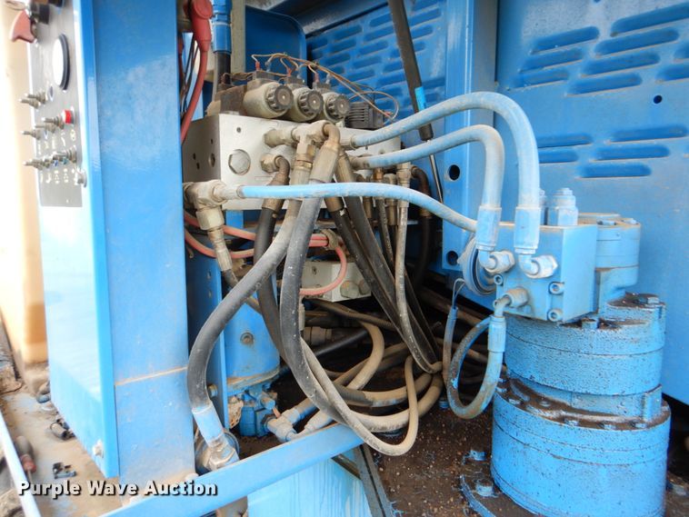 image for item DK5698 1999 Genie S-60  boom lift