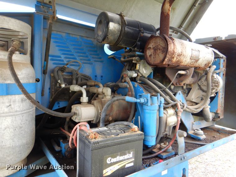 image for item DK5698 1999 Genie S-60  boom lift