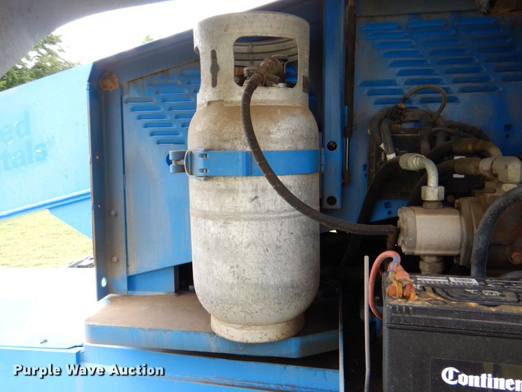 image for item DK5698 1999 Genie S-60  boom lift