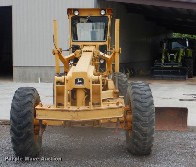 image for item DK5700 1980 John Deere 670A  motor grader