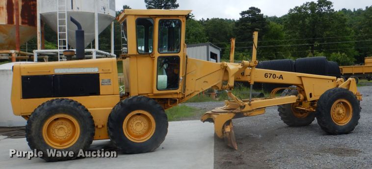 image for item DK5700 1980 John Deere 670A  motor grader
