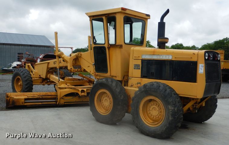 image for item DK5700 1980 John Deere 670A  motor grader