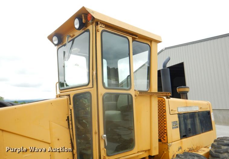 image for item DK5700 1980 John Deere 670A  motor grader