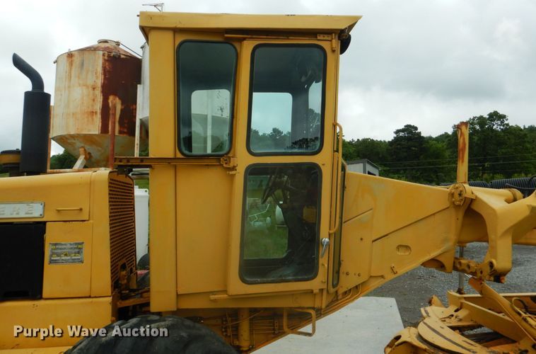 image for item DK5700 1980 John Deere 670A  motor grader