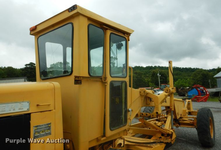 image for item DK5700 1980 John Deere 670A  motor grader