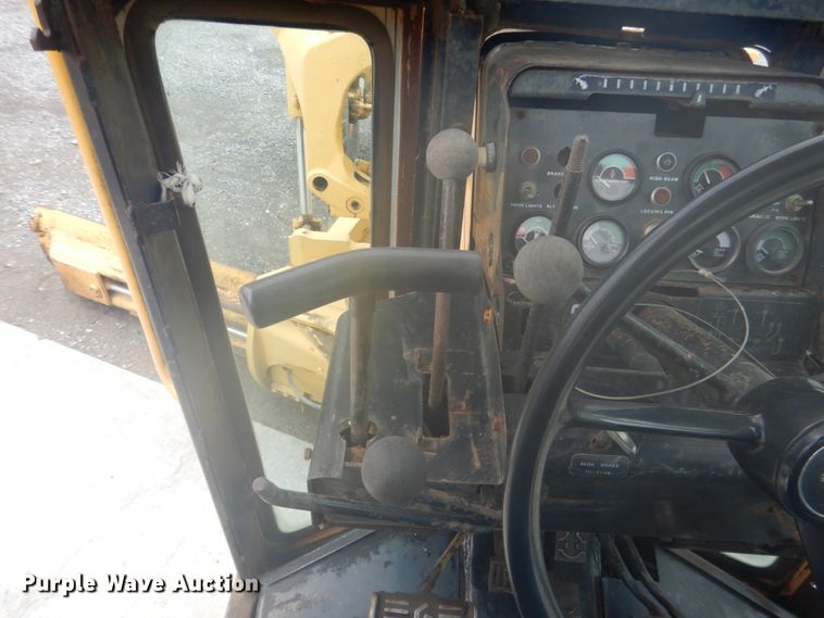 image for item DK5700 1980 John Deere 670A  motor grader