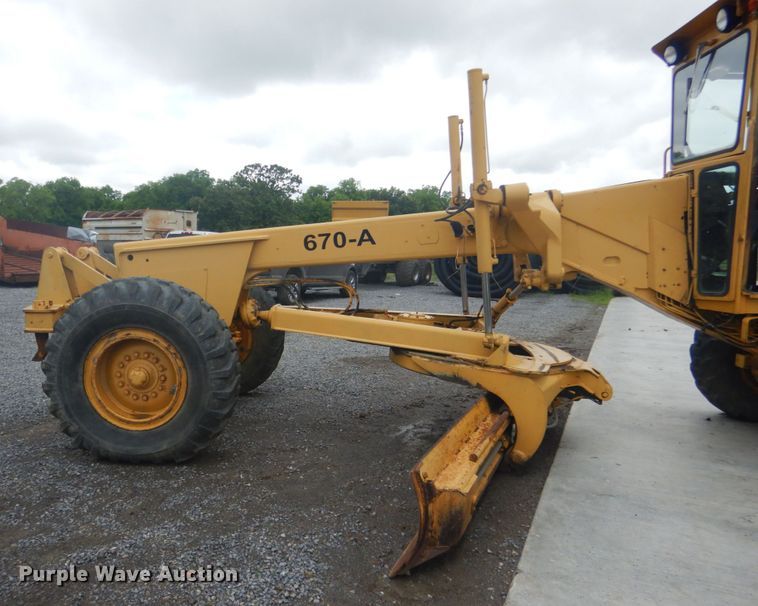 image for item DK5700 1980 John Deere 670A  motor grader